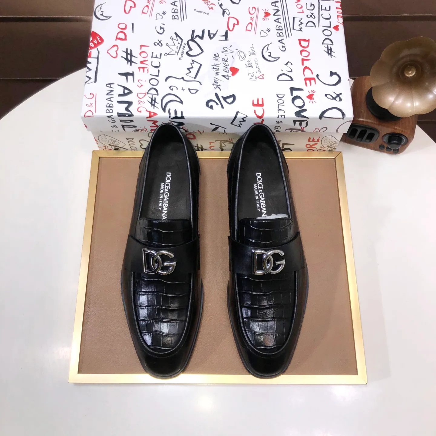 Ex-factory price 500💰DG top quality🔍🔍men's new leather shoes🚹Sold simultaneously at counters⚠Shoe uppers are imported cowhide from Italy, fully imported cowhide lining, imported accessories💪💪, completely 1⃣️ to 1⃣️replica🇮🇹 💪💪, ⚠Sole: The original sole is specially provided by the original factory, the exclusive movable molded sole is super comfortable, ⚠The original factory follows the order, 🔍🔍high quality, you can enter and exit the counter at will, welcome to compare ⚠Number of sizes: 38-44 (45 customized)